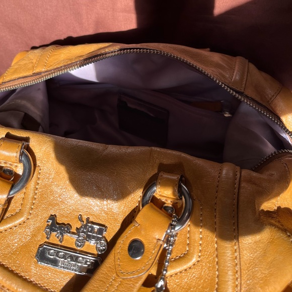 Coach mustard/Camel color handbag.. Leather…used - Picture 7 of 11